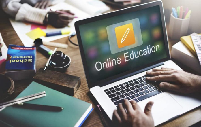 The Ups and Downs of Online Learning – SPOTLIGHT